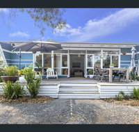Toot Toot  50s Classic Beach House with Bungalow - Accommodation Broome