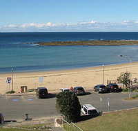 Toowoon Beach View 3br Villa 4 just steps to beach with views