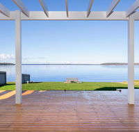 Tranquility Absolute Waterfront - Pet Friendly - 10 Mins to Hyams Beach - Accommodation Broome