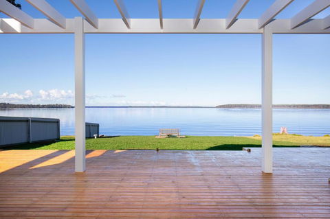 Tranquility Absolute Waterfront - Pet Friendly - 10 Mins To Hyams Beach - Accommodation Broome 0