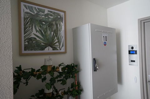 U201 Brunswick Living Brand New Deluxe Balcony Upper Floor Apartment Close To Airport And CBD - Accommodation Broome 2