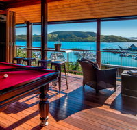 Uisce Luxury Holiday House With Jacuzzi Pool Table Cinema Premium Foxtel And Two Buggies - Accommodation Broome