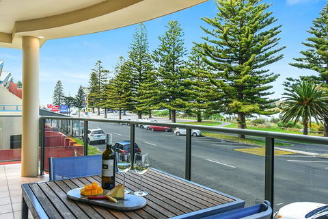 Ultimate Esplanade - 3 Storey Experience - WiFi - Accommodation Broome 1