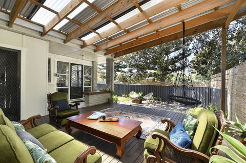 UMINA BEACH KOKOMO- Walk To The Beach, FAMILY And PET FRIENDLY Set Of 3 Vintage Original Holiday Flats & Vintage Caravan And Bat - Accommodation Broome 2