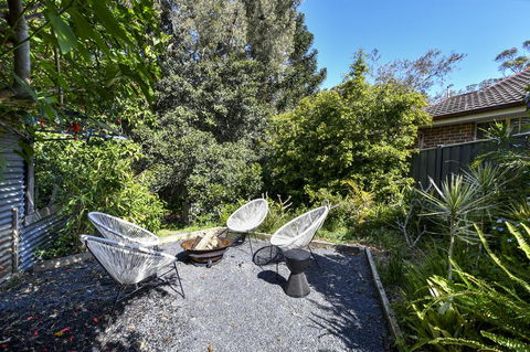 UMINA BEACH KOKOMO- Walk To The Beach, FAMILY And PET FRIENDLY Set Of 3 Vintage Original Holiday Flats & Vintage Caravan And Bat - Accommodation Broome 3