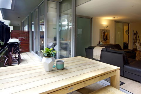Urban Sea Drift - Pets, Pool, Gym, Parking, Beach 250m - Accommodation Broome 1