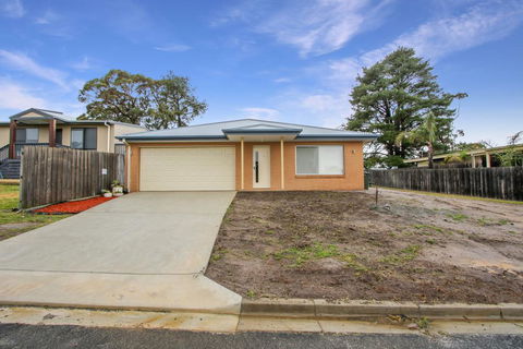 V & V Family Dream Away - Accommodation Broome 2