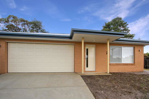 V & V Family Dream Away - Accommodation Broome 0