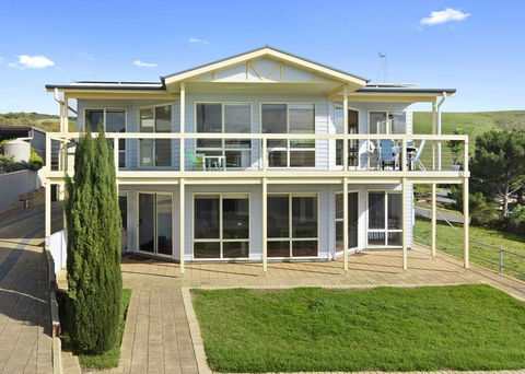 VALLEY VIEWS - 10 Valley Heights Drive - Accommodation Broome 2