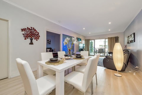Venetian Canal Apartment-Close To Beaches And Marina - Accommodation Broome 1