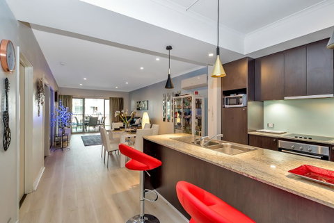 Venetian Canal Apartment-Close To Beaches And Marina - Accommodation Broome 0