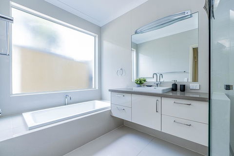 VIEWS FOREVER - INVERLOCH - Accommodation Broome 3