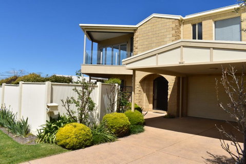 VIEWS FOREVER - INVERLOCH - Accommodation Broome 0