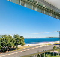 VIEWS VIEWS VIEWS Front Top Floor Waterfront Unit - Chnook Apartments South Esp Bongaree - Accommodation Broome