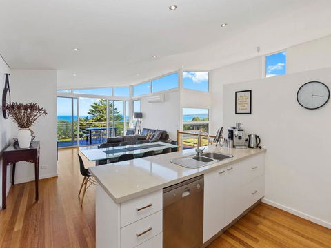 VILLA SARINA - Beautiful Villa In Skenes Creek - Accommodation Broome 2