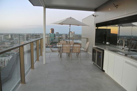 VUE Penthouse On King William - Accommodation Broome 0