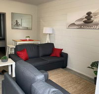 Walk to Lamberts Beach with Wi-fi and Netflix - Accommodation Broome