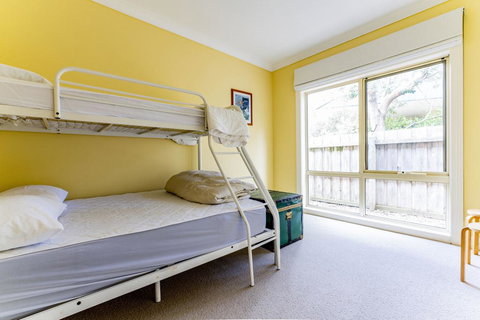 WALKIN' ON SUNSHINE - Accommodation Broome 1