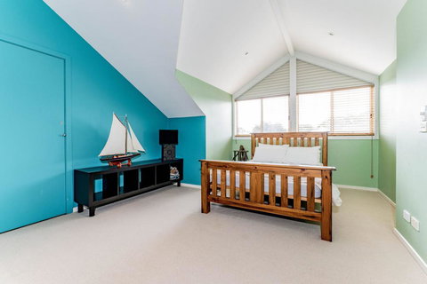 WALKIN' ON SUNSHINE - Accommodation Broome 2