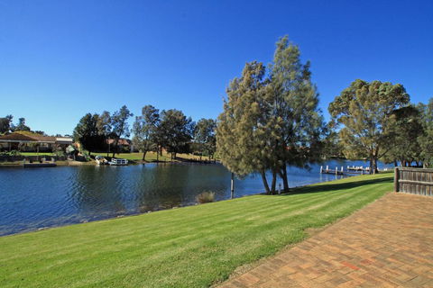 Waterfront Getaway In Sussex - Accommodation Broome 2