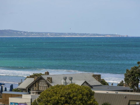 WATERFRONT THREE- In The Heart Of Lorne - Accommodation Broome 3