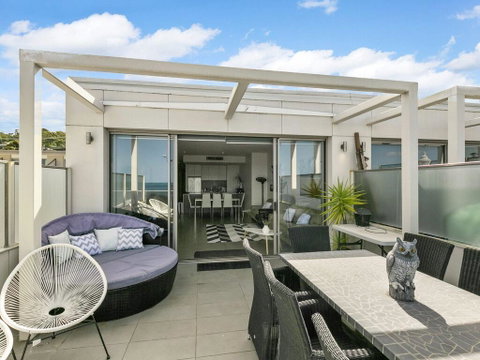 WATERFRONT THREE- In The Heart Of Lorne - Accommodation Broome 1