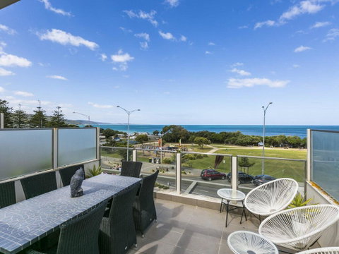 WATERFRONT THREE- In The Heart Of Lorne - Accommodation Broome 0