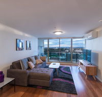 St Kilda Road Park View 3 Bedroom Luxury Apartment - Accommodation Broome