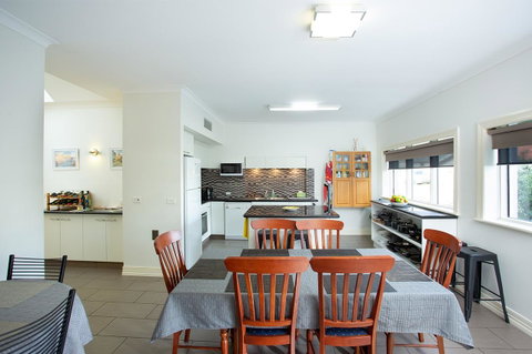 Austral Place 88 Via Merri River - Accommodation Broome 2