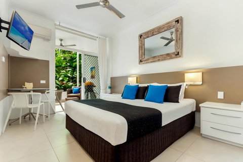 By The Sea Port Douglas - Accommodation Broome 11