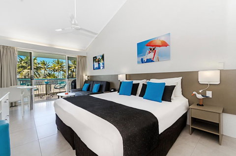 By The Sea Port Douglas - Accommodation Broome 4