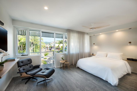 Heart Hotel And Gallery Whitsundays - Accommodation Broome 0