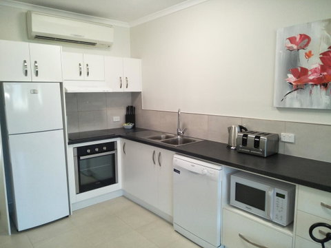 Airlie Seaview Apartments - Accommodation Broome 4