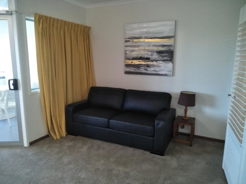 Airlie Seaview Apartments - Accommodation Broome 14