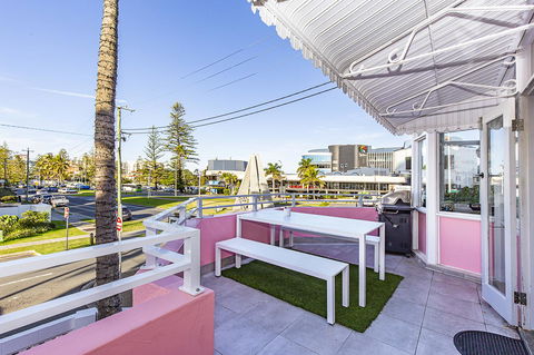 The Pink Hotel Coolangatta - Accommodation Broome 6