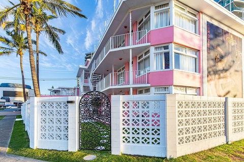 The Pink Hotel Coolangatta - Accommodation Broome 1