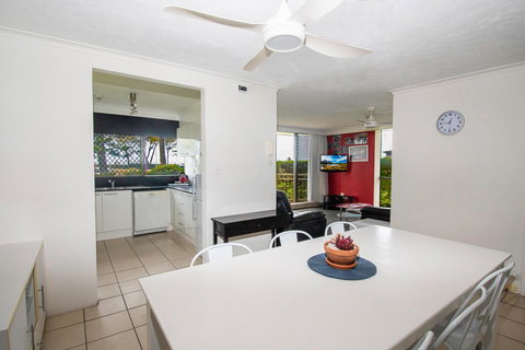 Seacrest Beachfront Apartments Surfers Paradise - Accommodation Broome 14
