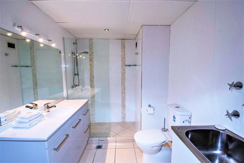 Seacrest Beachfront Apartments Surfers Paradise - Accommodation Broome 15