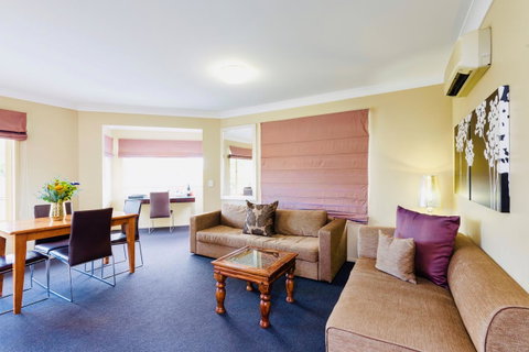 Ambassador On Ruthven - Accommodation Broome 28