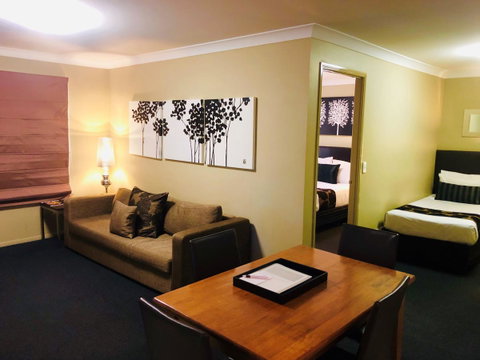 Ambassador On Ruthven - Accommodation Broome 39