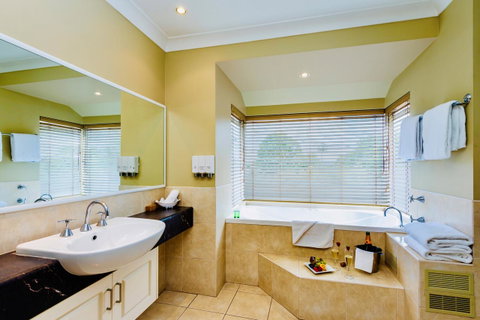 Ambassador On Ruthven - Accommodation Broome 21