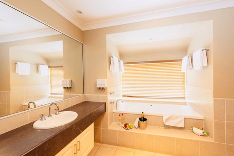 Ambassador On Ruthven - Accommodation Broome 8