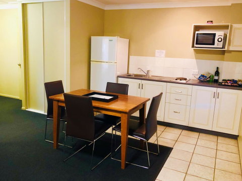 Ambassador On Ruthven - Accommodation Broome 35