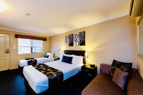 Ambassador On Ruthven - Accommodation Broome 44
