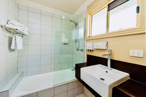 Ambassador On Ruthven - Accommodation Broome 29
