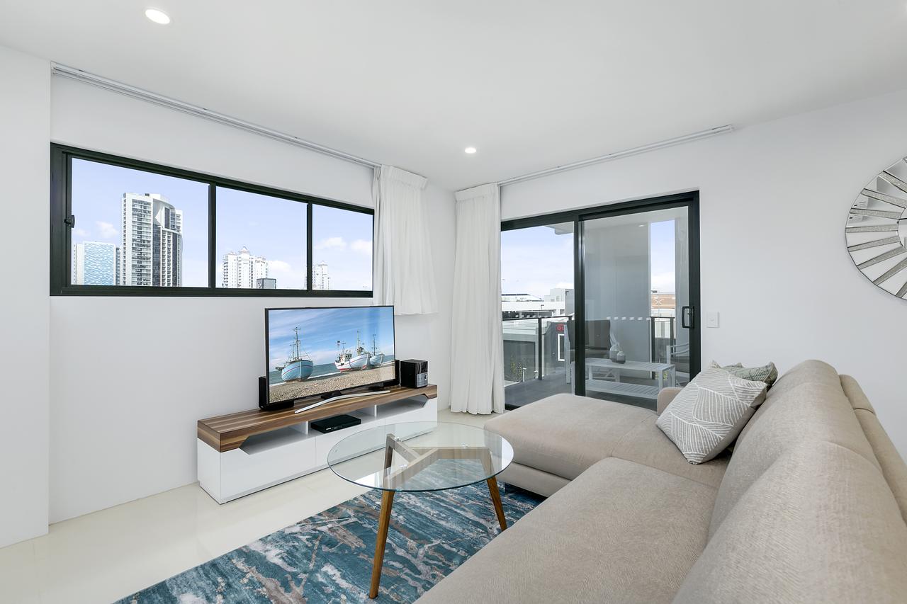 Broadbeach Waters QLD Accommodation Broome