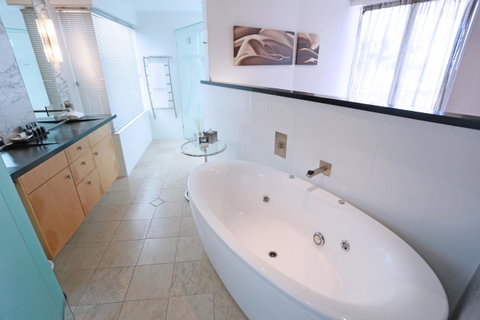 Oceans Mooloolaba - Accommodation Broome 8