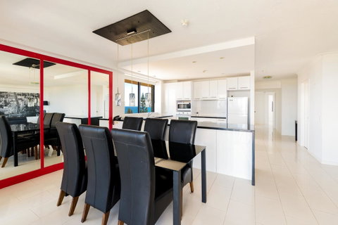 Burgess @ Kings Beach Apartments - Accommodation Broome 17