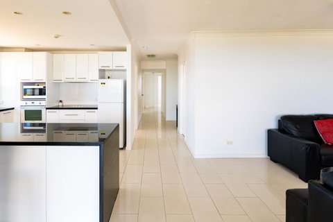 Burgess @ Kings Beach Apartments - Accommodation Broome 14