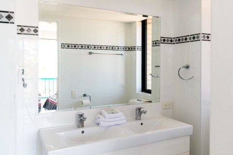 Burgess @ Kings Beach Apartments - Accommodation Broome 15
